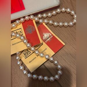 Lustrous White Pearl Necklace - Timeless Elegance